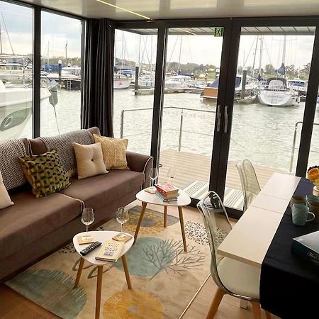 Yarmouth Waterlodge Floating Apartments 2 Esterno foto