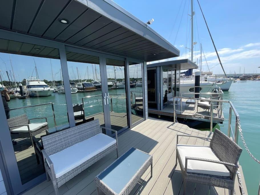 Yarmouth Waterlodge Floating Apartments 2 Esterno foto