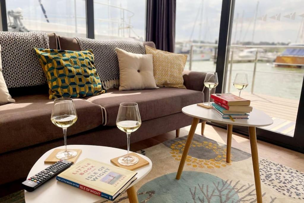 Yarmouth Waterlodge Floating Apartments 2 Esterno foto
