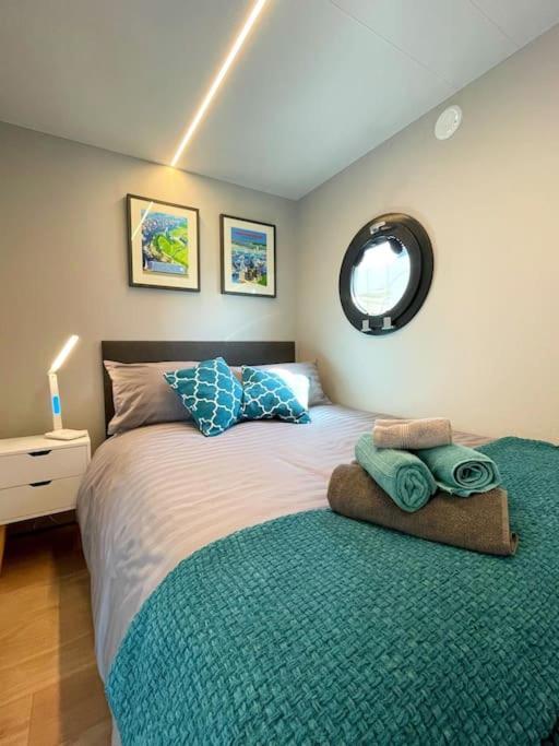 Yarmouth Waterlodge Floating Apartments 2 Esterno foto