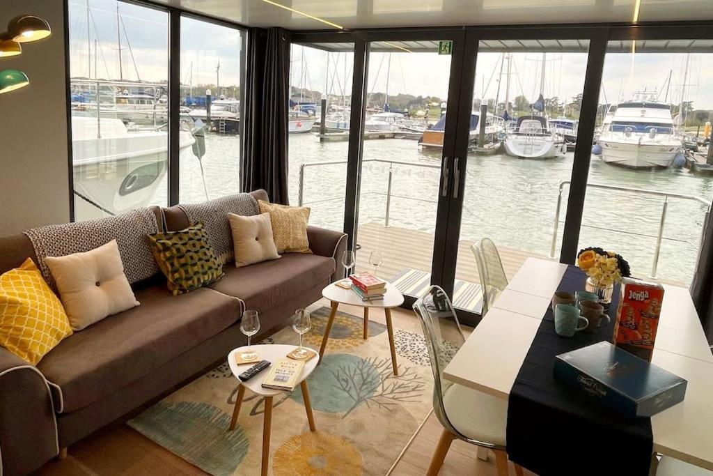 Yarmouth Waterlodge Floating Apartments 2 Esterno foto